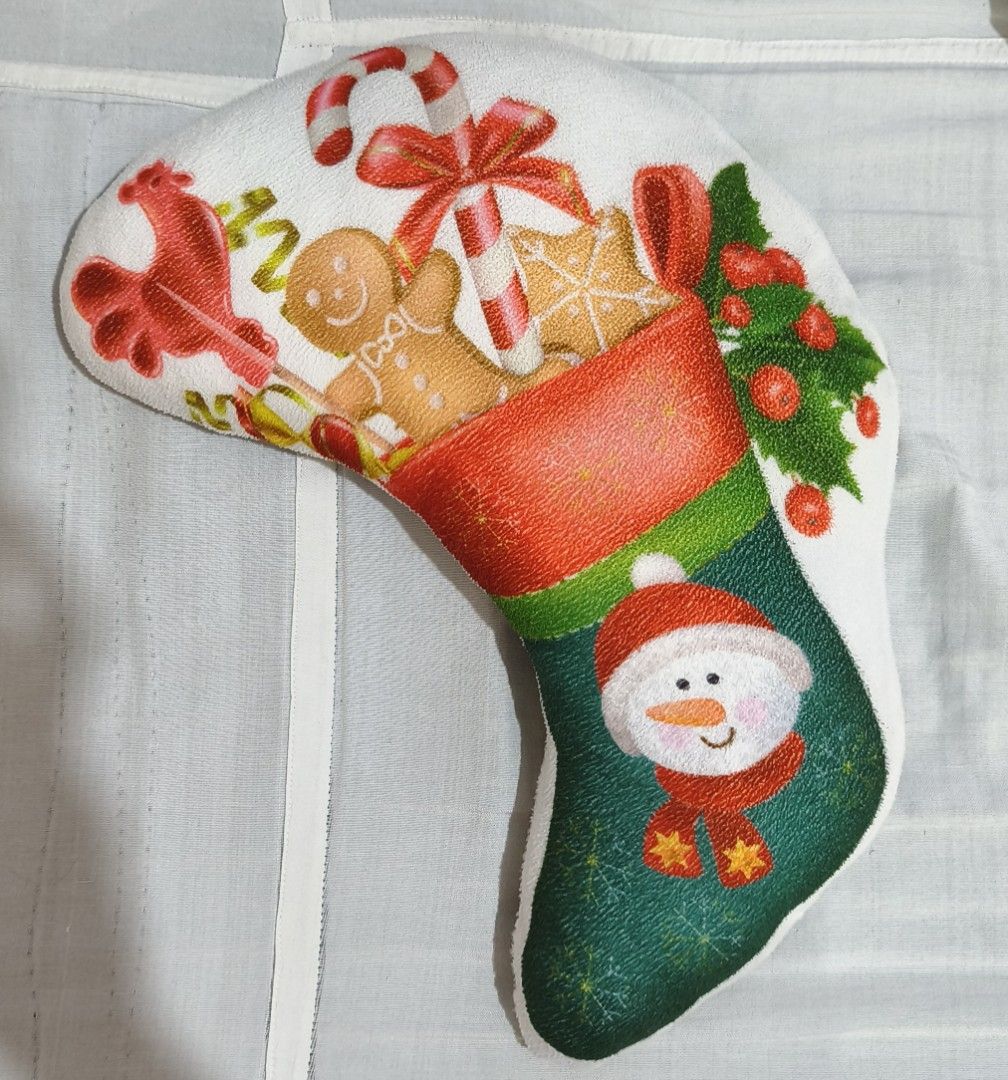 Christmas Pillow (Category: Other Home Decor) located in Bacoor. Submitted by gesdc (Listing ID 1429851026, Image 2). Description: •Received as a gift a few years ago •Giving it away to declutter •Buyer will shoulder the shipping fee Flaw: Had an open seam but already repaired Length: 14.5" Width: 11" Default Courier: Gogo Xpress Item will be shipped 1-3 days after receipt of payment. Mode of Payment: GCash.