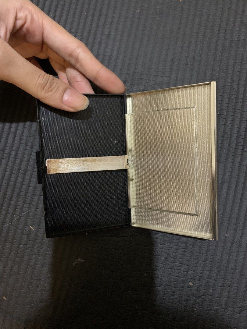 Cigarettes/ Card holder (Category: Wallets & Card Holders) located in Manila. Submitted by konniiishiwa (Listing ID 1429969819, Image 2). Description: .