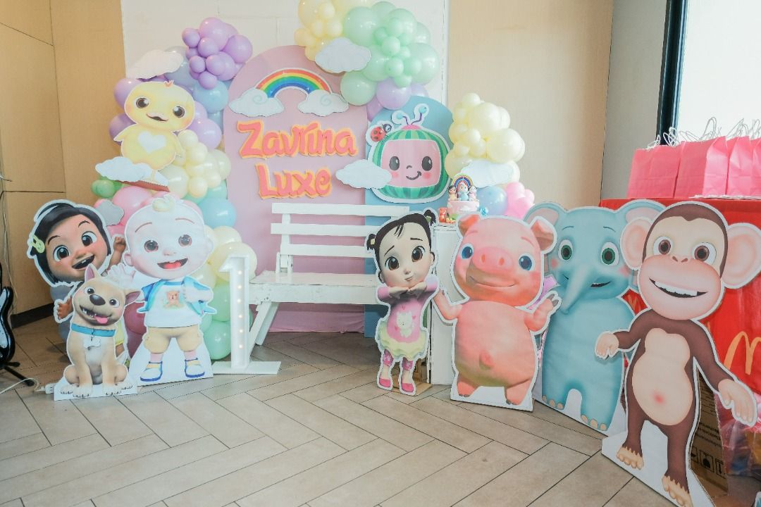 Cocomelon theme Party Backdrop Standees (Category: Occasions & Party Supplies) located in Makati City. Submitted by zinakiel (Listing ID 1364738628, Image 1). Description: Cocomelon theme Party Backdrop Standees 2 to 3 ft Tarpulin Printed Hard and Stick karton as standee Sold as set Used once for Baby's First Birthday.