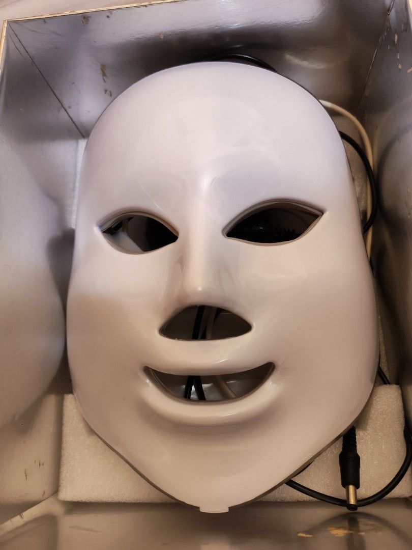 Colorful LED Face Mask (Category: Face Care) located in Lipa City. Submitted by laurylizziehearts (Listing ID 1429981541, Image 1). Description: Colorful LED Beauty Mask inclusions: - mask - white wire -black wire and saksakan rfs: nakatambak lang working and in good condition. since di sya gaano nagagamit it's still as good as new has 7 diff colors pm me for more details MOP: Gcash MOD: Jnt.