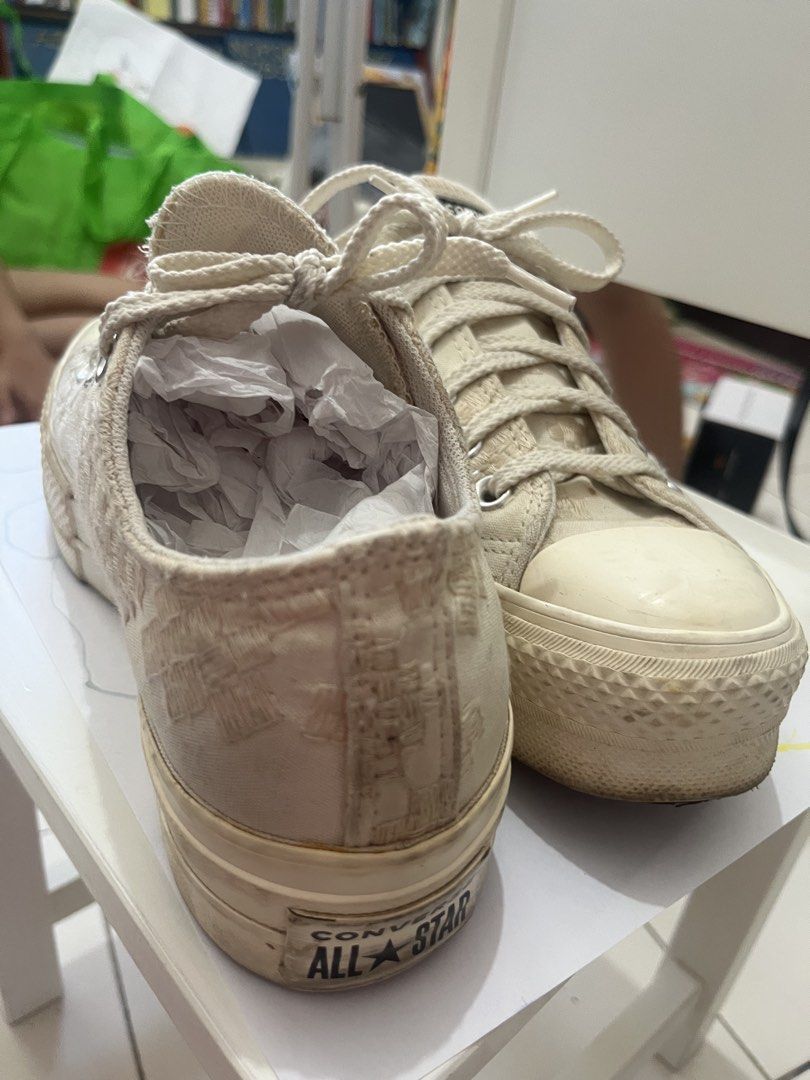 Converse All Star Low Top Sneakers (Category: Sneakers) located in Quezon City. Submitted by maix1129 (Listing ID 1429847905, Image 3). Description: Barely used super ganda pa, just needs cleaning since natambak sya. .