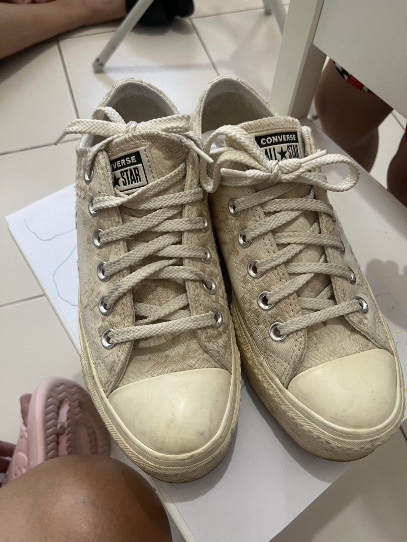 Converse All Star Low Top Sneakers (Category: Sneakers) located in Quezon City. Submitted by maix1129 (Listing ID 1429847905, Image 1). Description: Barely used super ganda pa, just needs cleaning since natambak sya. .