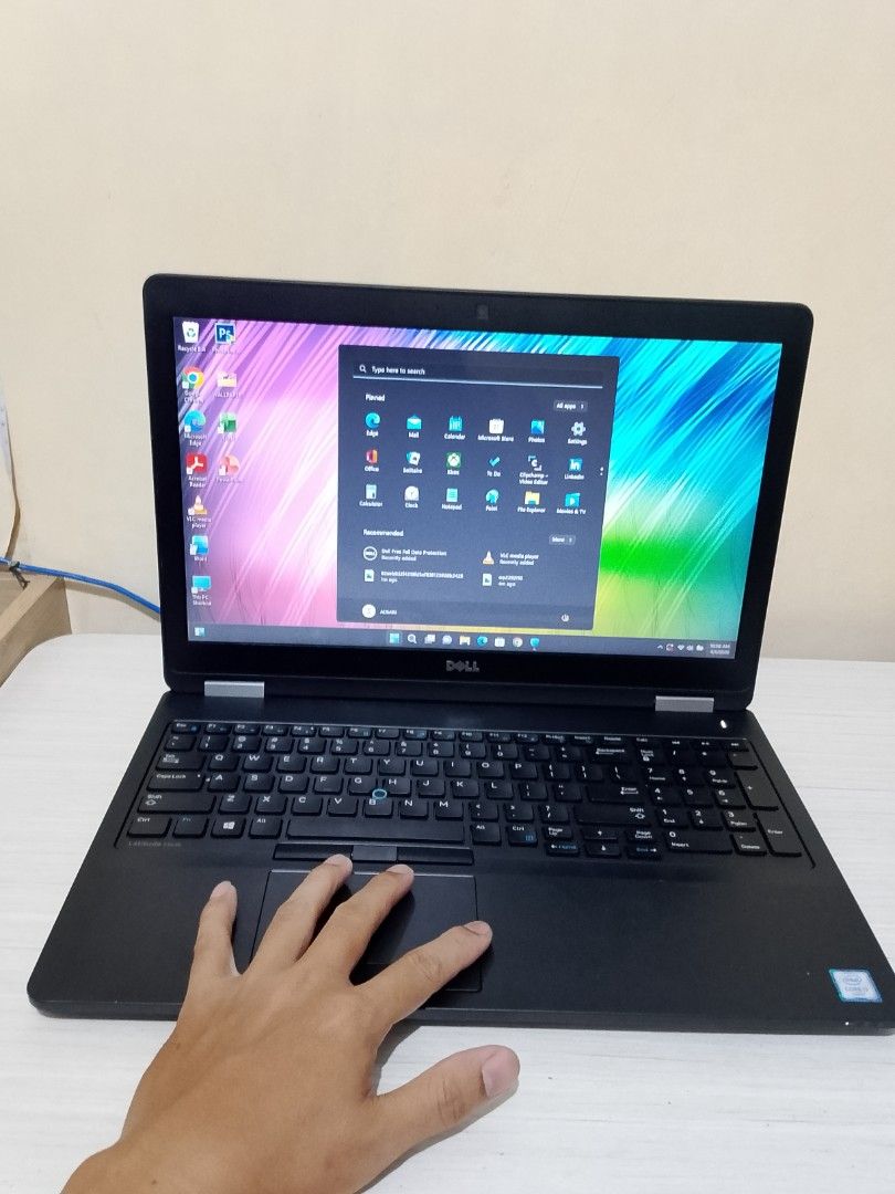 Dell Laptop Intel Core i7 15.6 inches wide Windows 11 Operating system ...