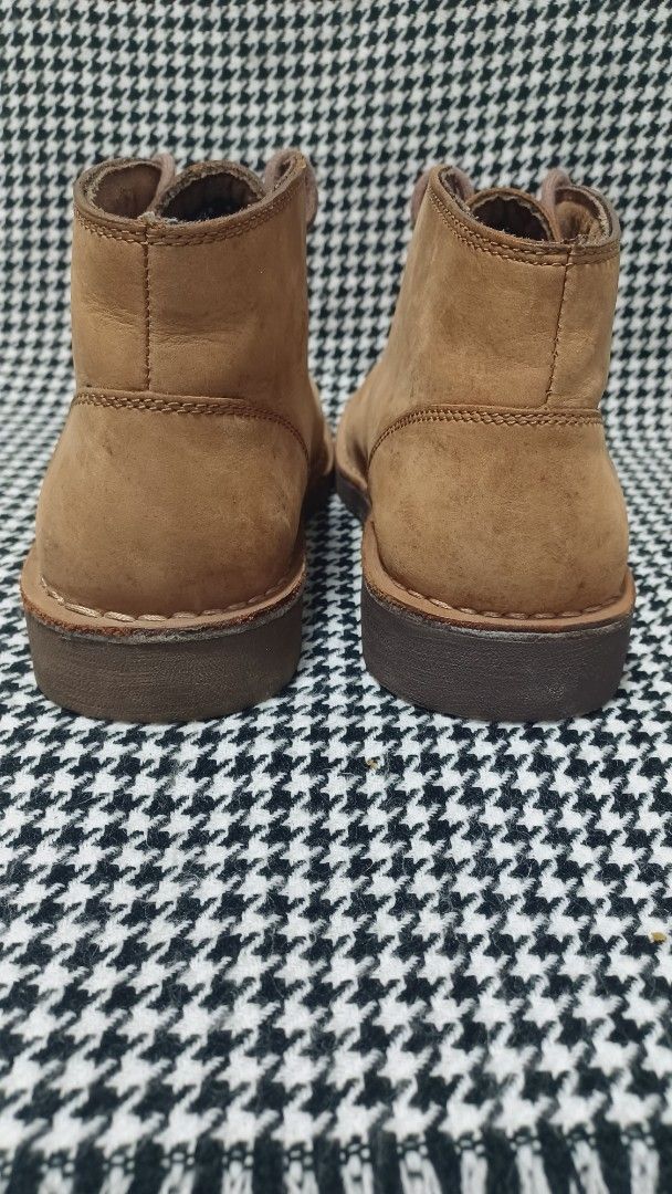 Dockers Men's Leather Boots (Category: Boots) located in Quezon City. Submitted by lupesvibe (Listing ID 1429912697, Image 3). Description: These Dockers boots are made of leather. They feature a lace-up design and a brown sole. The boots have a size 9M. The inner sole has the Dockers logo. can fit until 10US for faster transaction you can DM me at 0 9 9 5 7 9 4 4 1 0 7 .