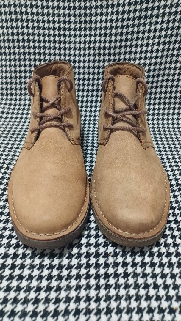 Dockers Men's Leather Boots (Category: Boots) located in Quezon City. Submitted by lupesvibe (Listing ID 1429912697, Image 2). Description: These Dockers boots are made of leather. They feature a lace-up design and a brown sole. The boots have a size 9M. The inner sole has the Dockers logo. can fit until 10US for faster transaction you can DM me at 0 9 9 5 7 9 4 4 1 0 7 .
