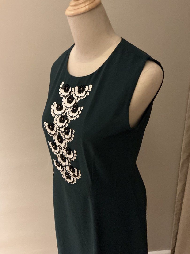 Emerald Green Sleeveless Dress (Category: Dresses) located in Quezon City. Submitted by maf90 (Listing ID 1429995665, Image 2). Description: Fits M-L Really Cute.