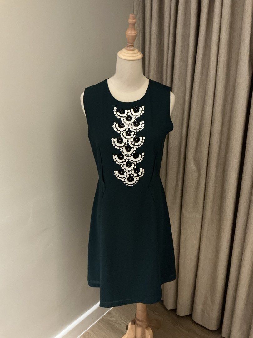 Emerald Green Sleeveless Dress (Category: Dresses) located in Quezon City. Submitted by maf90 (Listing ID 1429995665, Image 1). Description: Fits M-L Really Cute.