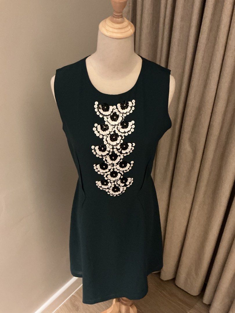 Emerald Green Sleeveless Dress (Category: Dresses) located in Quezon City. Submitted by maf90 (Listing ID 1429995665, Image 3). Description: Fits M-L Really Cute.