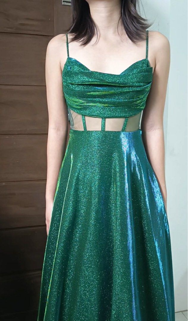 Emerald Green Sparkly Evening Dress (Category: Evening dresses & gowns) located in Manila. Submitted by maisonbrielle (Listing ID 1429891317, Image 2). Description: 💜Emerald Green long gown Altered length (bust-hem): 49.5 in Bust: 26 in waist: 24 in OP: 6000 .