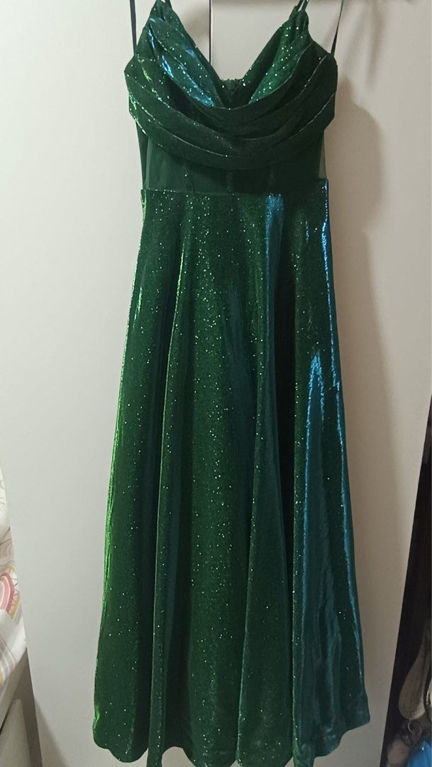 Emerald Green Sparkly Evening Dress (Category: Evening dresses & gowns) located in Manila. Submitted by maisonbrielle (Listing ID 1429891317, Image 1). Description: 💜Emerald Green long gown Altered length (bust-hem): 49.5 in Bust: 26 in waist: 24 in OP: 6000 .
