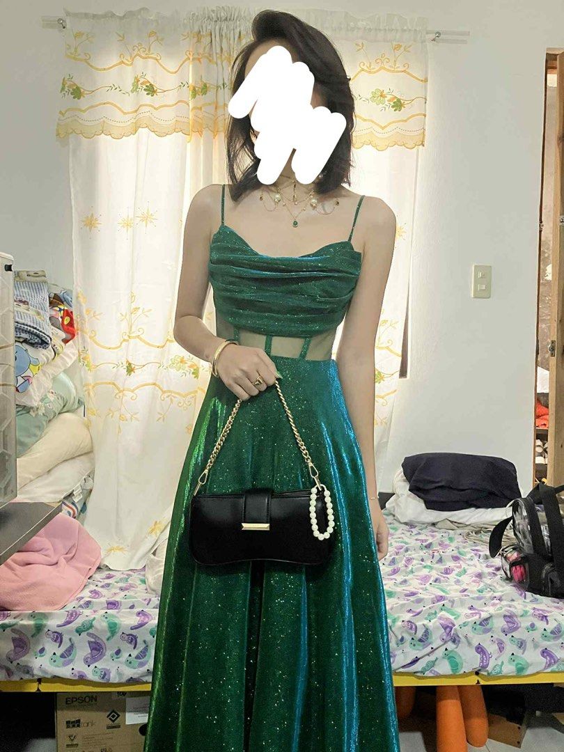 Emerald Green Sparkly Evening Dress (Category: Evening dresses & gowns) located in Manila. Submitted by maisonbrielle (Listing ID 1429891317, Image 3). Description: 💜Emerald Green long gown Altered length (bust-hem): 49.5 in Bust: 26 in waist: 24 in OP: 6000 .