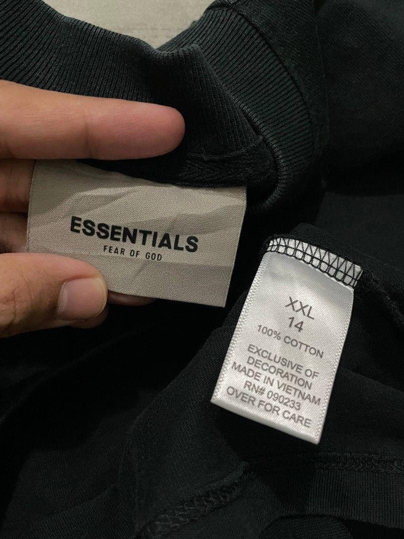 Essentials Fear of God Black Tee XXL (Category: Tshirts & Polo Shirts ) located in Manila. Submitted by kriddthrift (Listing ID 1429915174, Image 3). Description: Essential width: 19" length: 22.5 Small Good condi color rate: 9.7/10 no issue claim 500.