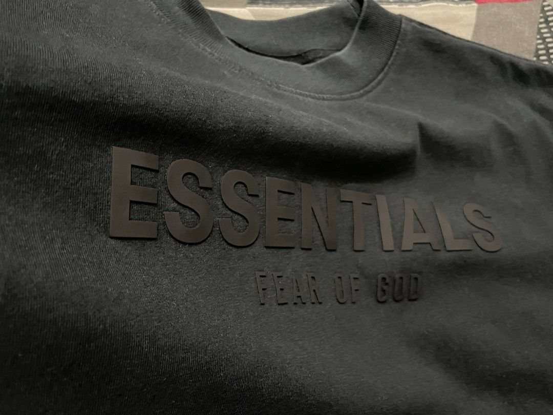 Essentials Fear of God Black Tee XXL (Category: Tshirts & Polo Shirts ) located in Manila. Submitted by kriddthrift (Listing ID 1429915174, Image 2). Description: Essential width: 19" length: 22.5 Small Good condi color rate: 9.7/10 no issue claim 500.