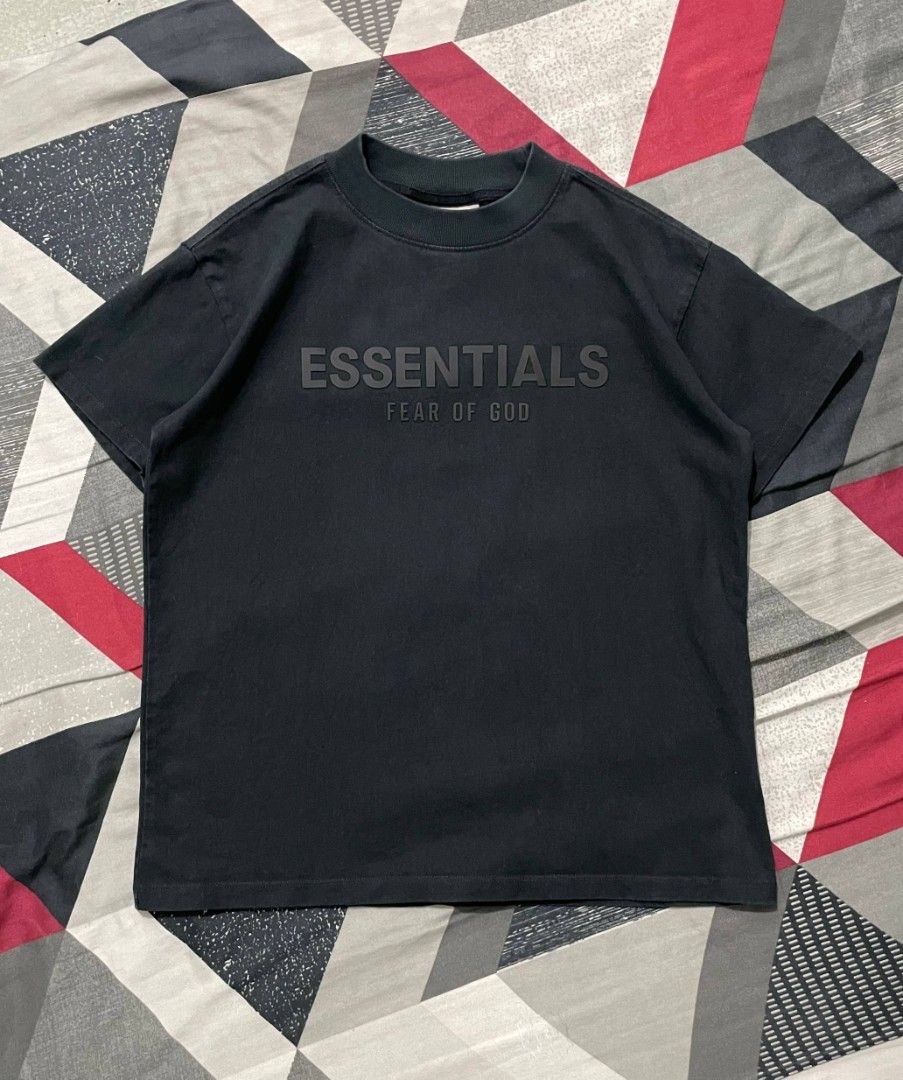 Essentials Fear of God Black Tee XXL (Category: Tshirts & Polo Shirts ) located in Manila. Submitted by kriddthrift (Listing ID 1429915174, Image 1). Description: Essential width: 19" length: 22.5 Small Good condi color rate: 9.7/10 no issue claim 500.