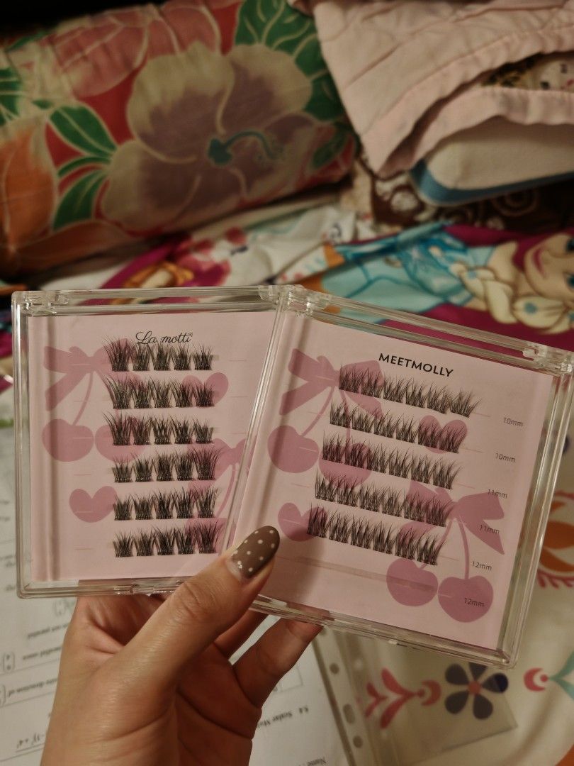 False lash clusters (Category: Makeup) located in Singapore. Submitted by clawsbylov (Listing ID 1429988089, Image 1). Description: Left(Brand new) : $4.50 Right(Used 1 row) : SOLD! Letting go as they are too long for me, buy both for $8!.