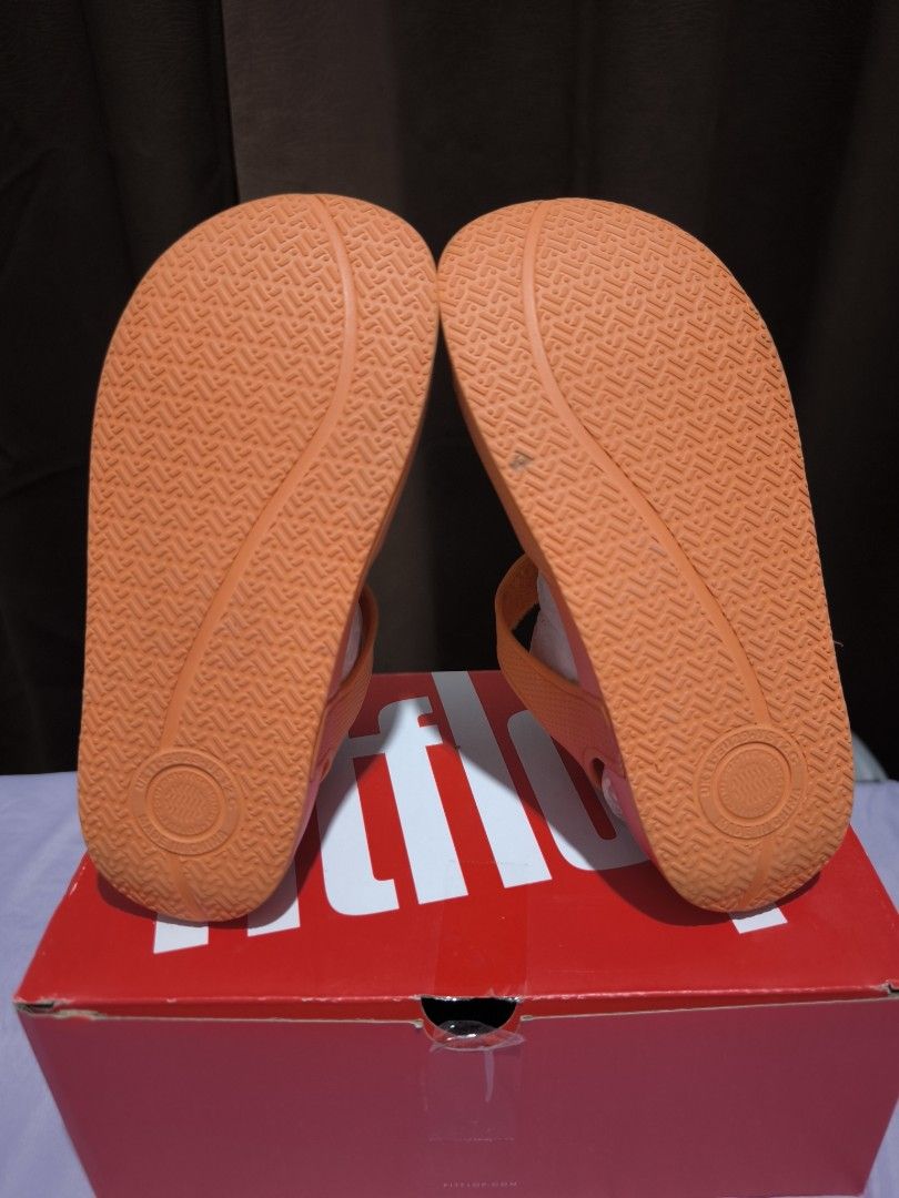 Fitflop Junior Ombre Ergonomic back strap sandals (Category: Flats & Sandals) located in Paranaque City. Submitted by cherishop.ph (Listing ID 1429999222, Image 3). Description: Used few times only. Size: US 12C | UK 11 | EU 29 | 17.6cm Original Price: 1,800.