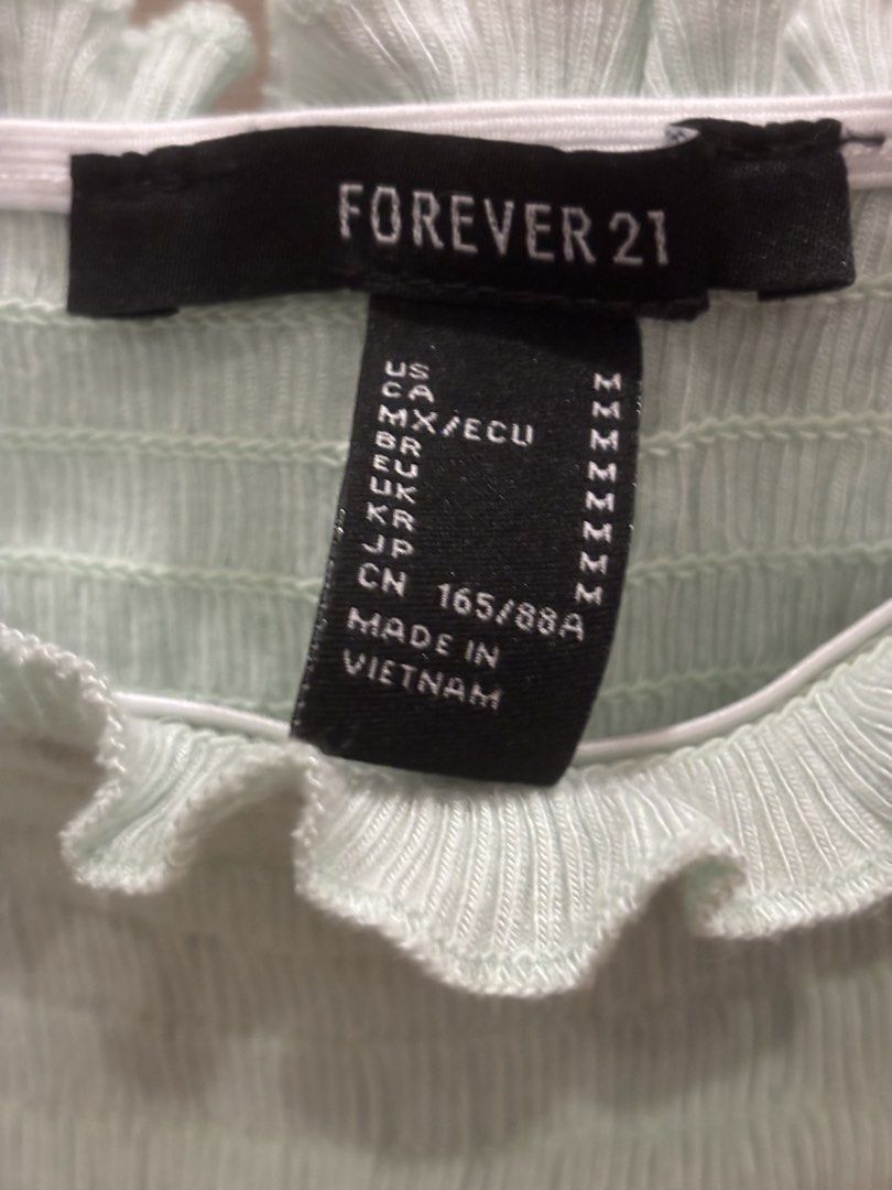 Forever 21 Mint Green Ribbed Puff Sleeve Top (Category: Blouses) located in Malabon City. Submitted by camsterdam (Listing ID 1429964748, Image 2). Description: 💕Worn once 💕Stretchy material 💕Width = 11.5 inches|Length = 11 inches 💕Payment first Message me for more inquiries☺️.