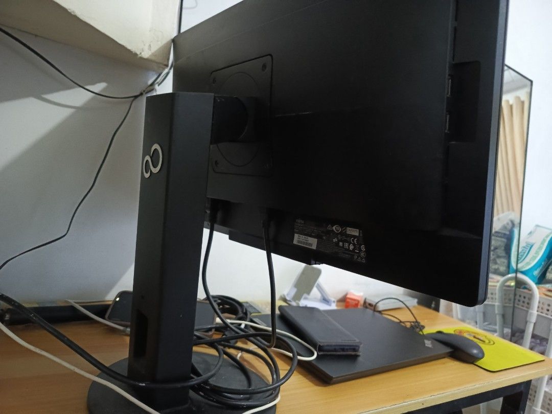 Fujitsu Monitor (Category: Monitor Screens) located in Antipolo. Submitted by happygem_2013 (Listing ID 1429922015, Image 2). Description: 22 inch, HDMI, VGA, DVI port issue: tiny black spot when the screen is showing white. I can provide more details/photos for sure buyer..