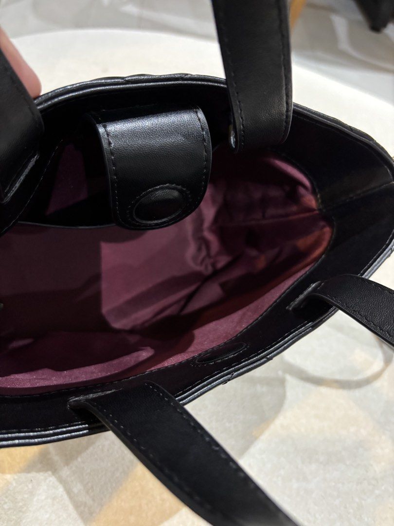 Gucci GG Marmont Mini Top Handle Bag (Category: Luxury Bags & Wallets) located in Cebu City. Submitted by goldenbird18 (Listing ID 1429984431, Image 2). Description: .
