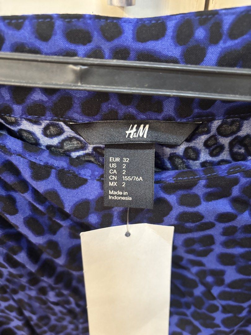 h&m blue leopard print dress (Category: Dresses) located in Taytay. Submitted by chippylala (Listing ID 1429937651, Image 2). Description: — color may vary due to lighting — MOD: lalamove shouldered by the buyer — MOP: gcash, bpi 📌 strictly no exchange, returns, & cancellations.