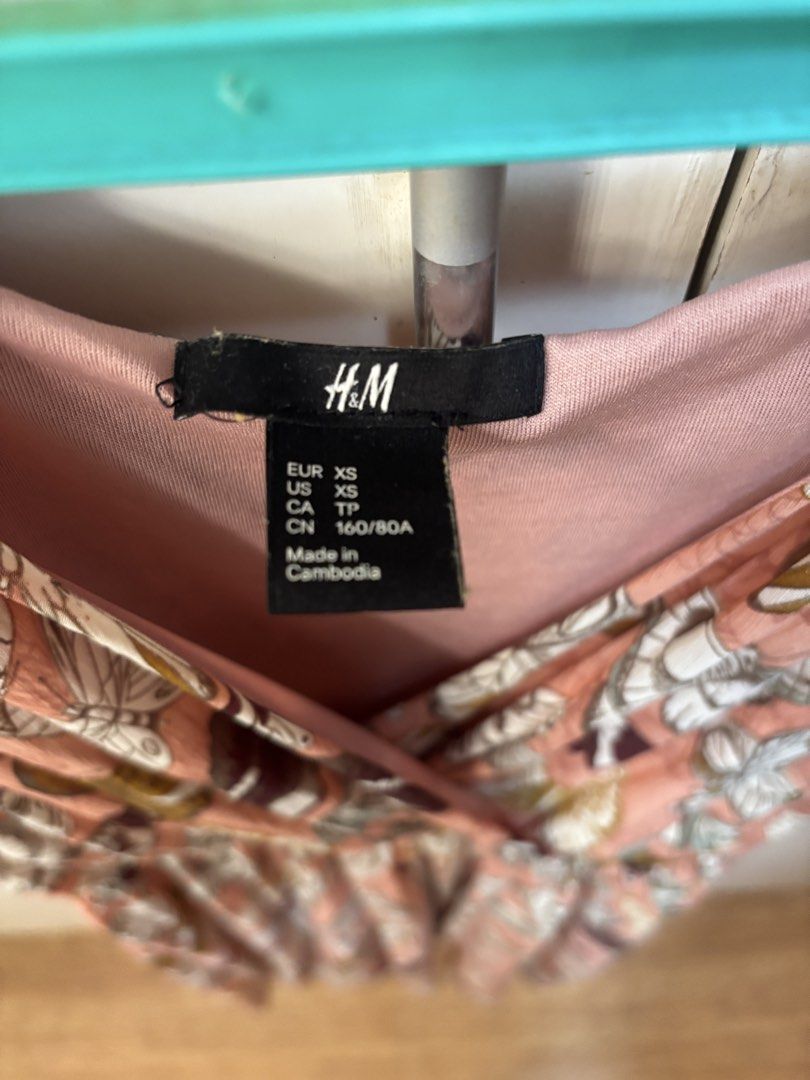 h&m butterfly print dress (Category: Dresses) located in Taytay. Submitted by chippylala (Listing ID 1429937910, Image 2). Description: — color may vary due to lighting — MOD: lalamove shouldered by the buyer — MOP: gcash, bpi 📌 strictly no exchange, returns, & cancellations.