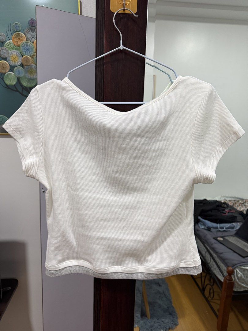 H&M Divided (Large) White and Grey Ribbed Top (Category: Sleeveless) located in Kawit. Submitted by sdzlyra (Listing ID 1429875785, Image 2). Description: Brand new with tags No issues Bought from H&M Rob Manila RFS: impulse buy haha Shipping via J&T/Lalamove SF c/o buyer Manila weekdays, Kawit Cavite weekends.