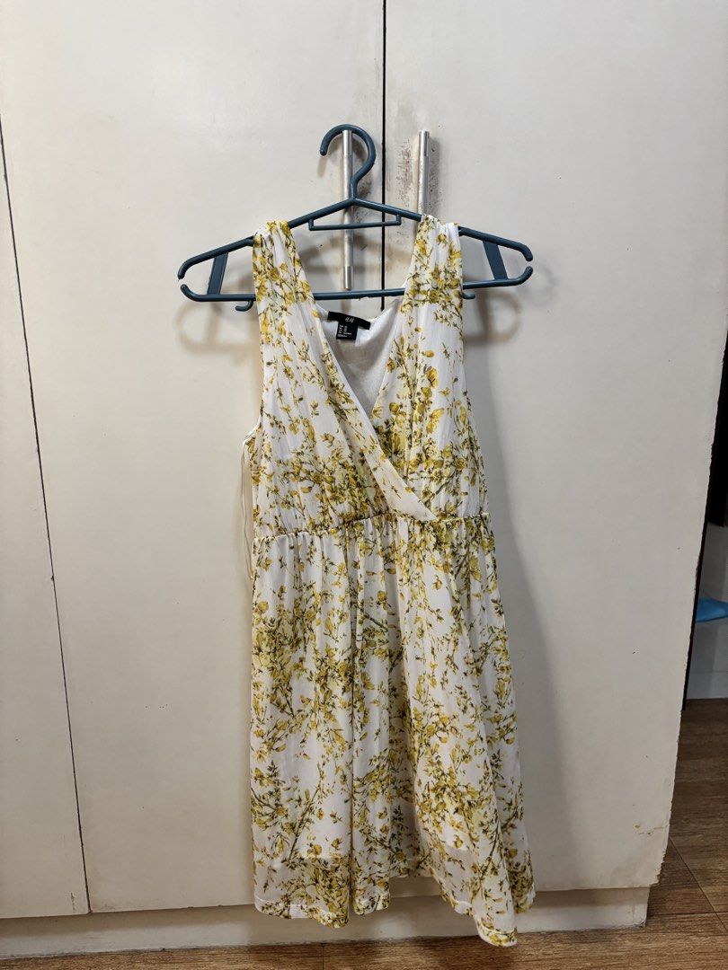 h&m floral dress (Category: Dresses) located in Taytay. Submitted by chippylala (Listing ID 1429937279, Image 1). Description: — color may vary due to lighting — MOD: lalamove shouldered by the buyer — MOP: gcash, bpi 📌 strictly no exchange, returns, & cancellations.