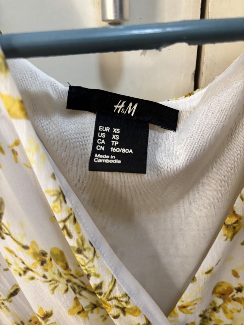 h&m floral dress (Category: Dresses) located in Taytay. Submitted by chippylala (Listing ID 1429937279, Image 2). Description: — color may vary due to lighting — MOD: lalamove shouldered by the buyer — MOP: gcash, bpi 📌 strictly no exchange, returns, & cancellations.
