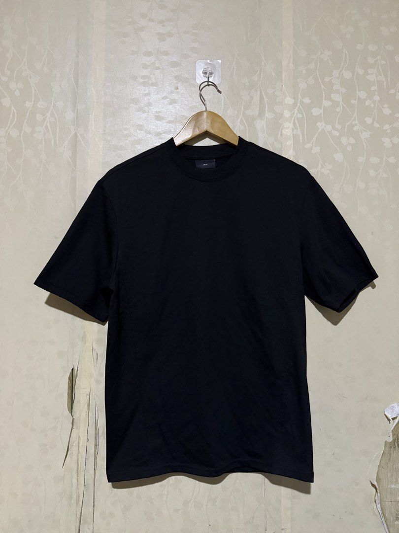H&M PLAIN BLACK TEE (Category: Tshirts & Polo Shirts ) located in Quezon City. Submitted by 999bodega (Listing ID 1429870619, Image 2). Description: FITTED ONLY WRONG SIZE MALL BOUGHT.