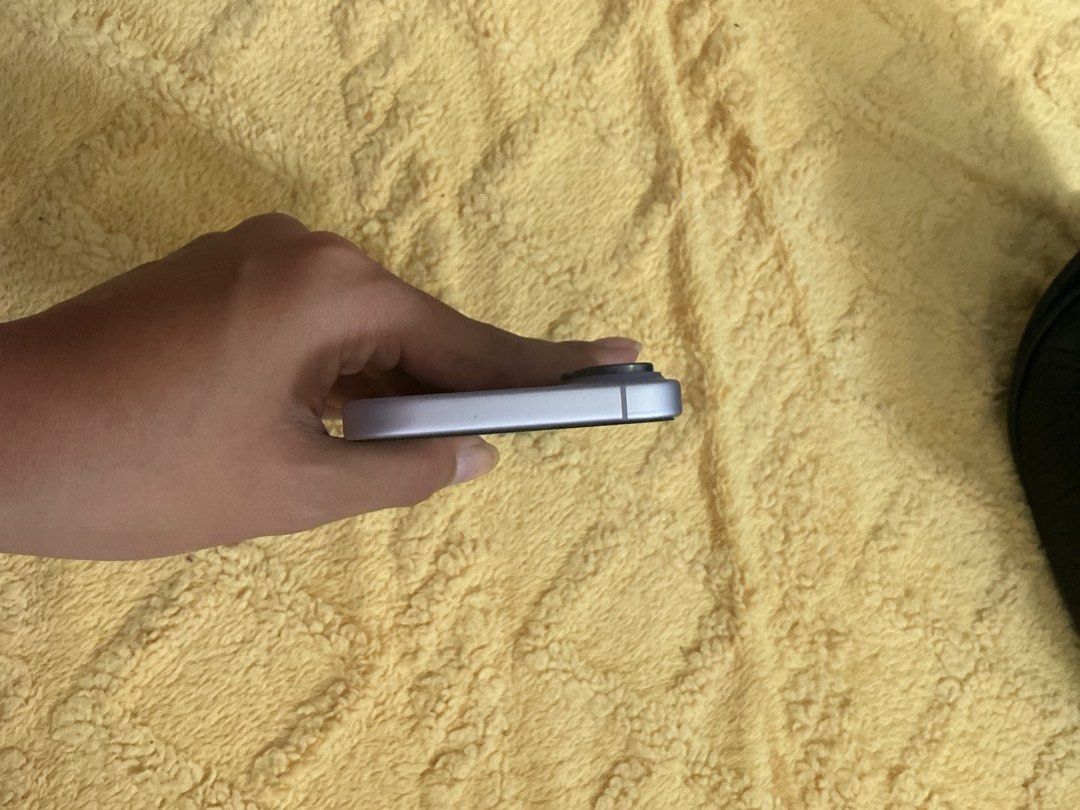 Iphone 17 Lavender 256GB (Category: iPhone 17 Series) located in Taguig. Submitted by sowpiyuuuh (Listing ID 1429871792, Image 3). Description: iPhone 17 (256GB) – Lavender • Purchased from Power Mac Center (December 2025) - SM Bicutan • Under warranty until December 2026 • 4 months used • 100% smooth / no issues • NTC approved • No dents or scratches (like new) 98% battery health 132 Cycle count as of April 3, 2026. Inclusions: • Complete box • 