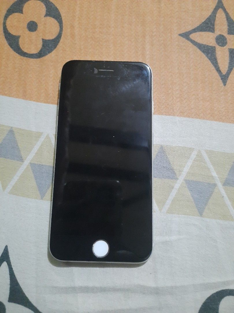 iphone 6 (Category: iPhone 6 Series) located in Pasig City. Submitted by Tinker_Yey (Listing ID 1429877348, Image 2). Description: - needs battery replace - nkatambak lng po eto - buy at ur own risk - dead batt n - no box - no charger - lumobo n bttery (No RETURN NO EXCHANGE).