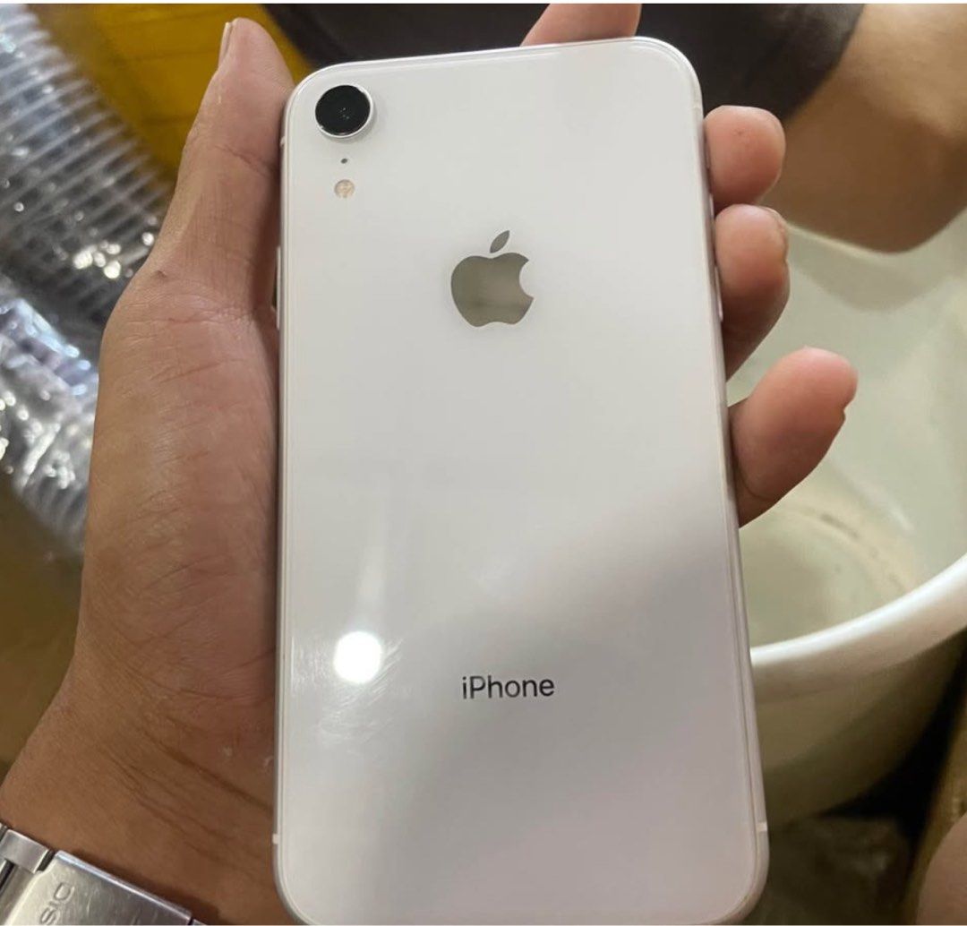 iPhone XR 128gb White RUSH SALE (Category: iPhone X Series) located in Manila. Submitted by takemystuffbuymystuff (Listing ID 1429969885, Image 2). Description: iPhone XR 128gb RUSH SALE RFS: Need Funds!.