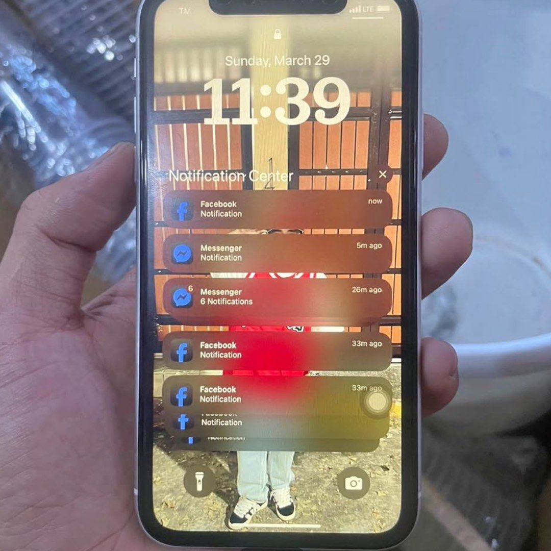 iPhone XR 128gb White RUSH SALE (Category: iPhone X Series) located in Manila. Submitted by takemystuffbuymystuff (Listing ID 1429969885, Image 1). Description: iPhone XR 128gb RUSH SALE RFS: Need Funds!.