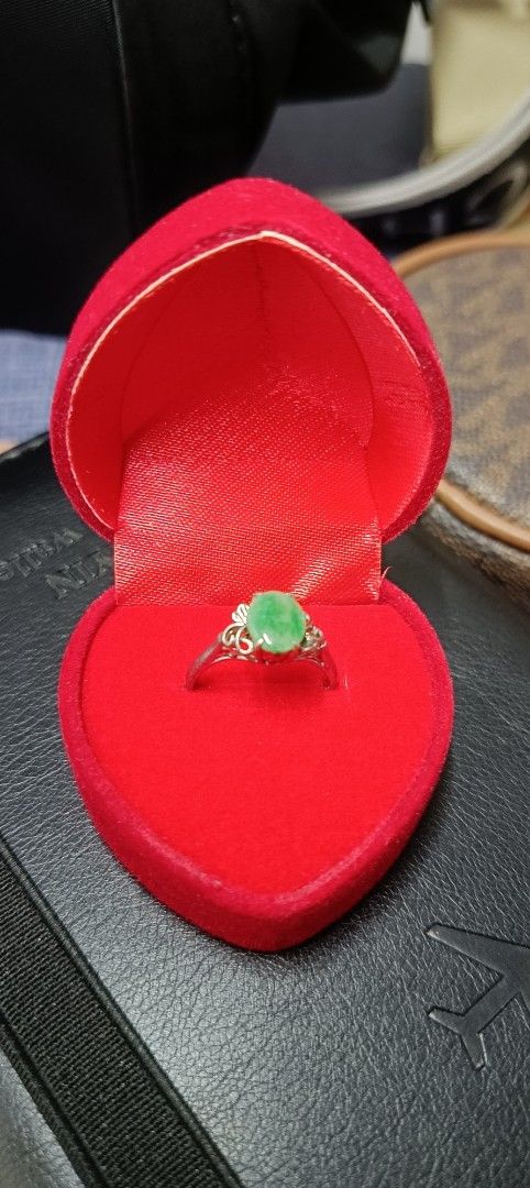 Jade Ring with Silver Band (Category: Rings) located in Antipolo. Submitted by missel28 (Listing ID 1429951071, Image 2). Description: silver ring from Japan, 1.8grams, size 6, kasama na lagayan..may markings sya 18k pero silver lang sya....