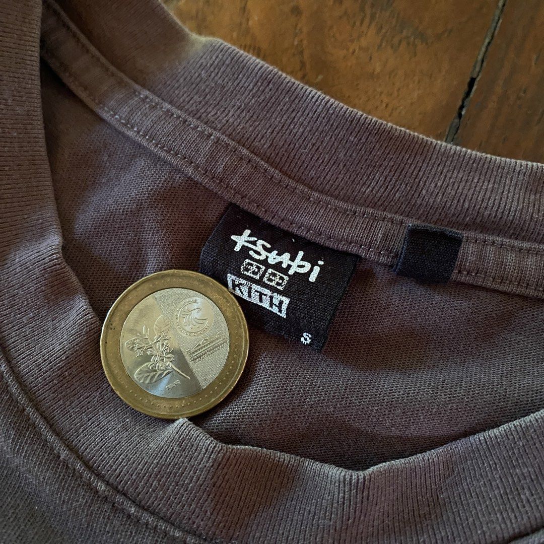 Kith x Ksubi dark brown t shirt (Category: Tshirts & Polo Shirts ) located in Naga. Submitted by decluttertingz_ (Listing ID 1429911178, Image 3). Description: Kith x Ksubi box logo t shirt Actual color: parang slight acid wash dark brown Size S on tag fits L 22x28” Color rate: 9/10 Issue: Hairline crack on cross print lower left back part.