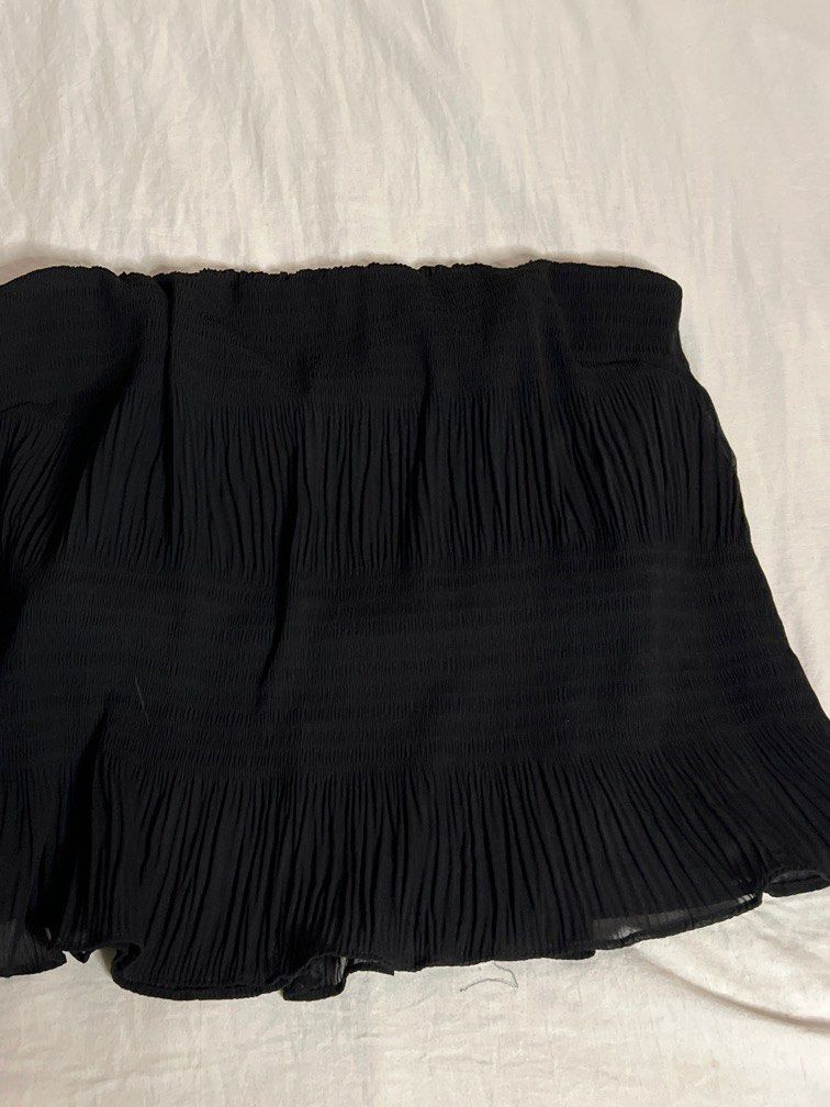 Kookai pleated tube top (Category: Sleeveless) located in Las Pinas. Submitted by achee.mnl (Listing ID 1429949186, Image 3). Description: .