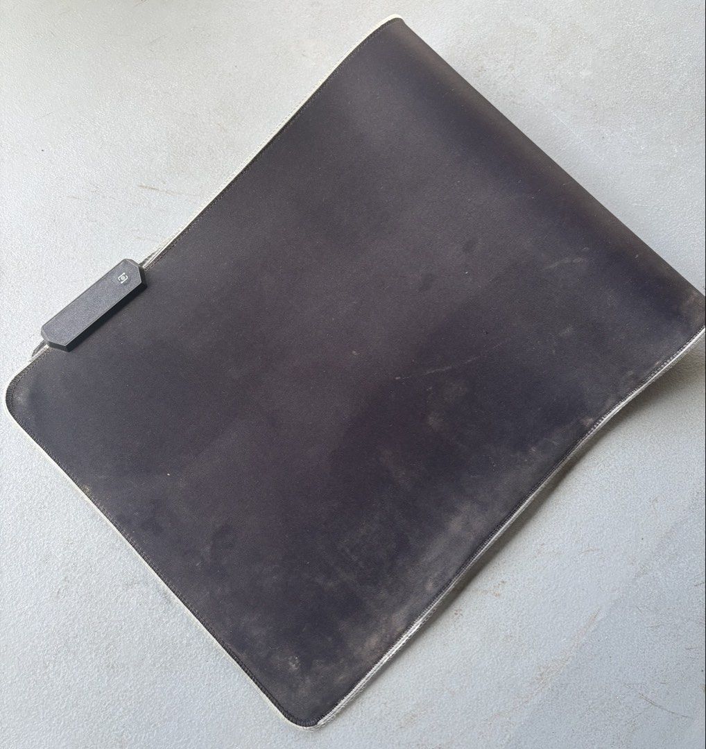 LED Mouse Pad (Category: Cases & Covers) located in Calamba. Submitted by zujgaragesale (Listing ID 1429990810, Image 1). Description: ✅For Computer setup ✅LED lights (any variant color) ✅No issue ✅ Dents & Stain 🇵🇭Calamba City, Laguna.