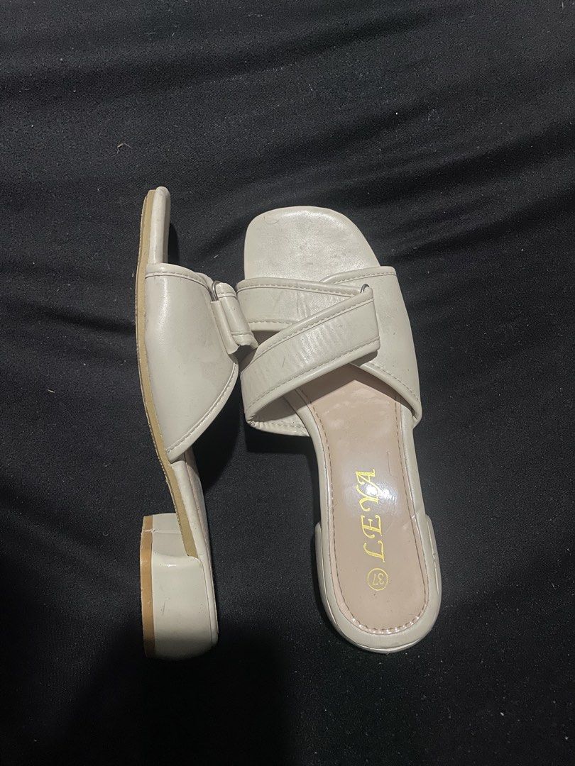 LEYA White Sandals (Category: Flats & Sandals) located in Malabon City. Submitted by chielychu (Listing ID 1429988963, Image 2). Description: ✨ FOR SALE: White Sandals ✨ 💸 Price: ₱150 (190) ✔️ Good condition ✔️ Clean and ready to use ✔️ Comfortable and stylish Reason for selling: Decluttering 📍 Meet-up / Delivery: Malabon 💬 Message me if intereste.