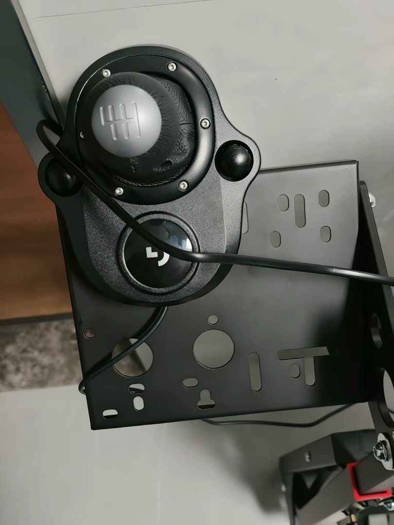 Logitech G923 Racing Wheel with Stand for PC / PS5, Video Gaming ...