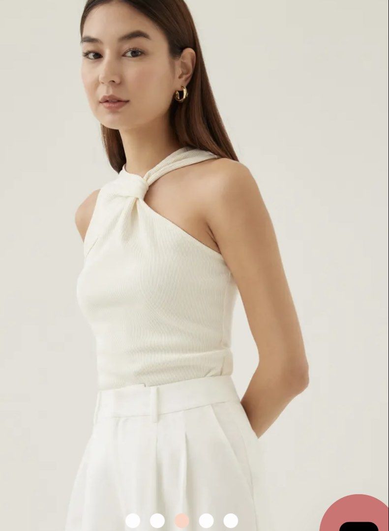 Love Bonito top (Category: Sleeveless) located in Quezon City. Submitted by mdlrrr (Listing ID 1429939915, Image 1). Description: Love how effortlessly chic this top is. 🤍 Rfs: Decluttering .
