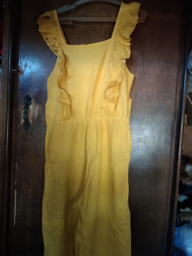 Mango Yellow Ruffle Jumpsuit Size 14 (Category: Jumpsuits) located in Manila. Submitted by fiercefish.b07a25 (Listing ID 1429893149, Image 1). Description: MANGO JUMPSUIT DEEP MUSTARD YELLOW (COLOR) RUFFLED ADJUSTABLE STRAPS (BUTTONS) GARTERIZE WAIST NO WAIST TIE NO SIDE POCKETS LINEN/COTTON FABRIC BUST 32 - 34 INCHES (MAX. STRETCH) WAIST 26 INCHES (RELAX) WAIST 32 INCHES (MAX. STRETCH) LENGTH 51 INCHES FROM SHOULDER TO HEMLINE LAST 3 PICS FOR RE