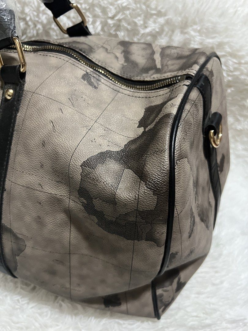 Map Design Travel Bag (Category: Luxury Bags & Wallets) located in Muntinlupa City. Submitted by hermanasbfl (Listing ID 1429992363, Image 3). Description: Map Design Travel Bab •High Quality •Shopped from South Korea •Used once •Goof also for hand carry Will provide further details suck as size upon request 🛵LBC/J&T/Lalamove 🏧Gcash/Bdo .