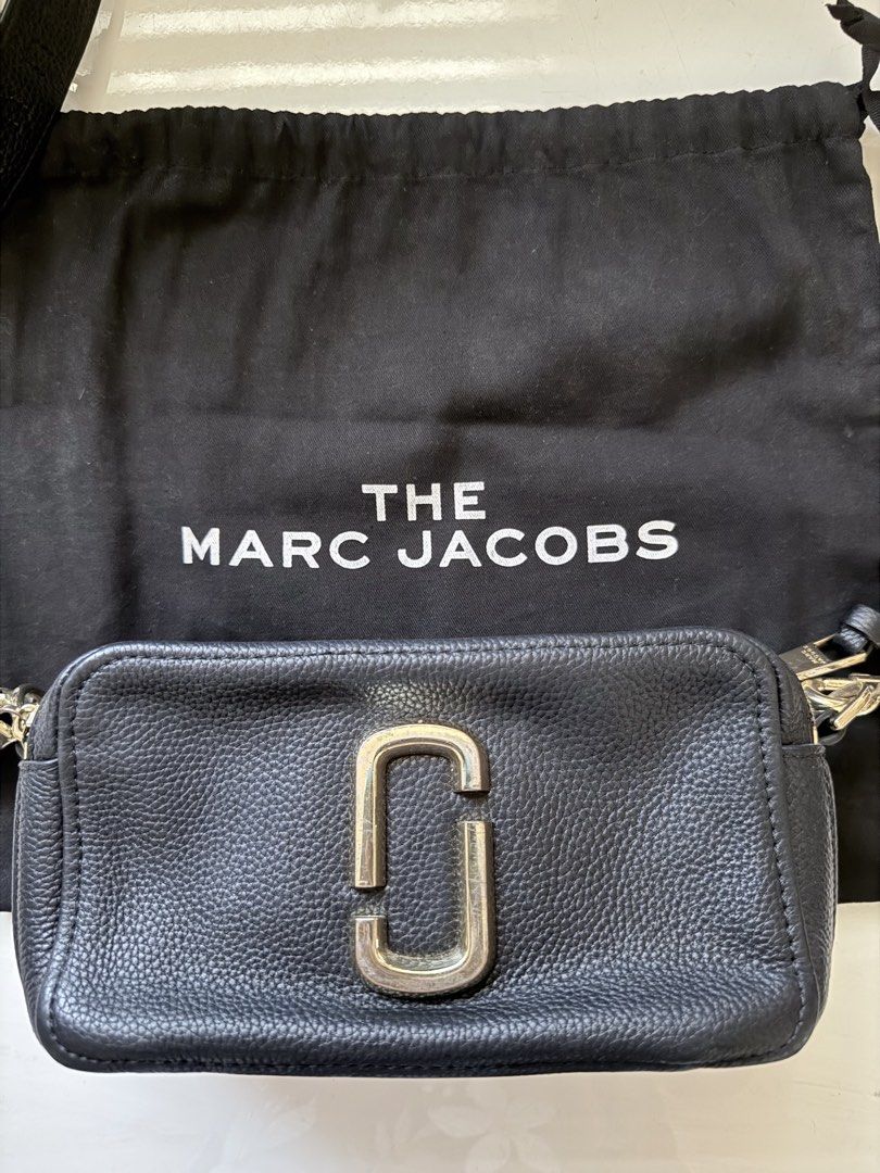 Marc Jacobs Black Snap-Shot Bag with Dustbag (Category: Luxury Bags & Wallets) located in Las Pinas. Submitted by bienmdd (Listing ID 1429884899, Image 1). Description: - Marc Jacobs Black Crossbody Bag - Includes dustbag - Made of leather - Features the iconic Marc Jacobs logo - Versatile and stylish design -💯Authentic .