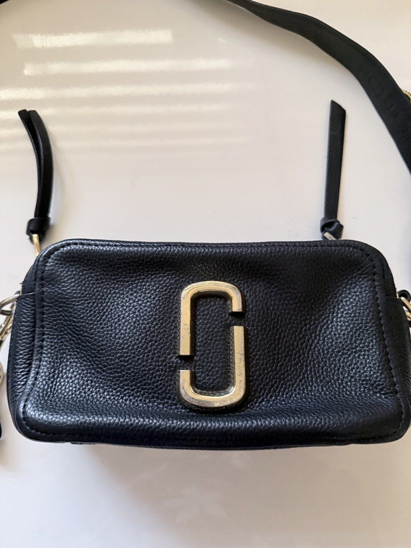 Marc Jacobs Black Snap-Shot Bag with Dustbag (Category: Luxury Bags & Wallets) located in Las Pinas. Submitted by bienmdd (Listing ID 1429884899, Image 2). Description: - Marc Jacobs Black Crossbody Bag - Includes dustbag - Made of leather - Features the iconic Marc Jacobs logo - Versatile and stylish design -💯Authentic .