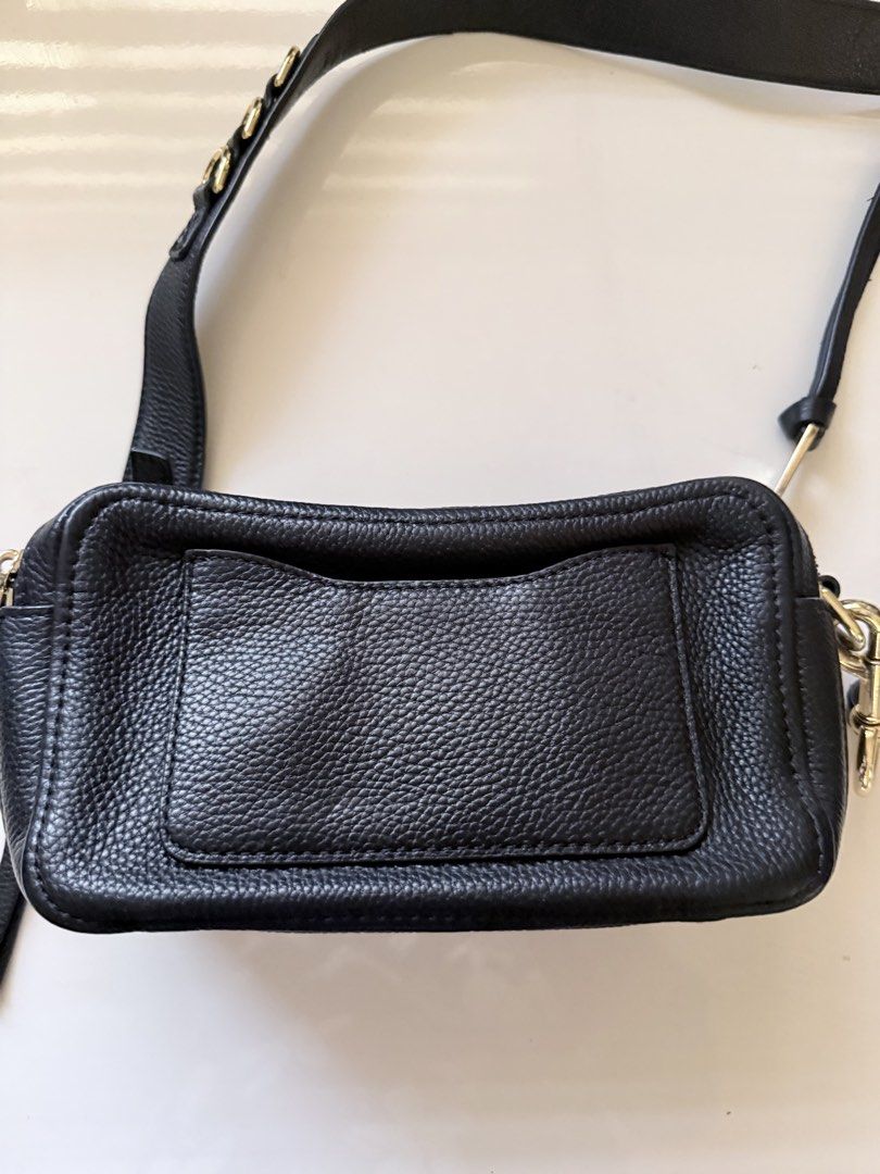 Marc Jacobs Black Snap-Shot Bag with Dustbag (Category: Luxury Bags & Wallets) located in Las Pinas. Submitted by bienmdd (Listing ID 1429884899, Image 3). Description: - Marc Jacobs Black Crossbody Bag - Includes dustbag - Made of leather - Features the iconic Marc Jacobs logo - Versatile and stylish design -💯Authentic .