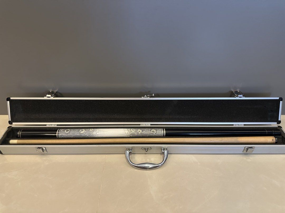 Mezz MPC + ACSS PRO Pool Cue (Category: Other Sports Equipment and Supplies) located in Singapore. Submitted by donal.kang (Listing ID 1429891107, Image 1). Description: Condition 8.5/10 RFS: rarely use PM to deal, thank you!.