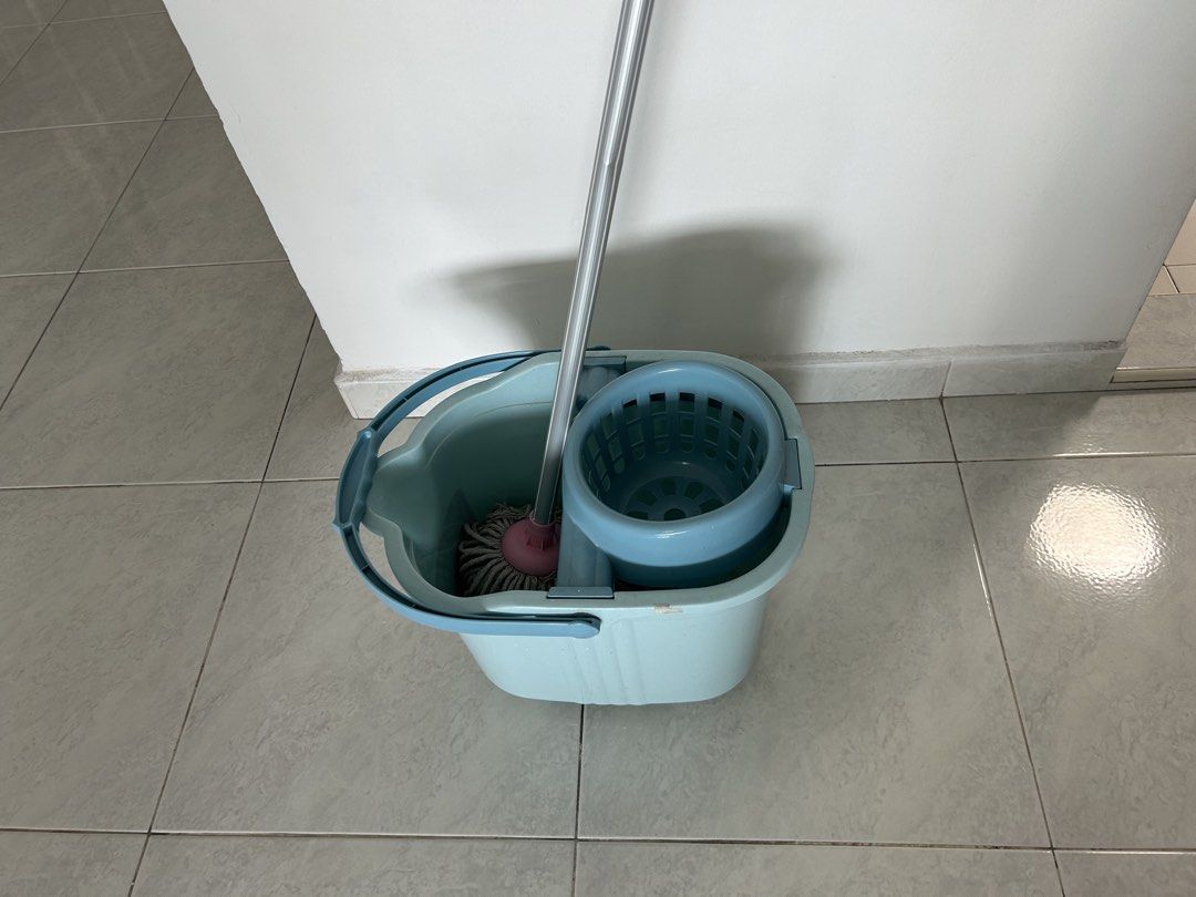 Mop (Category: Vacuum Cleaner & Housekeeping) located in Singapore. Submitted by slacker124 (Listing ID 1429926619, Image 3). Description: Self collect 680664.