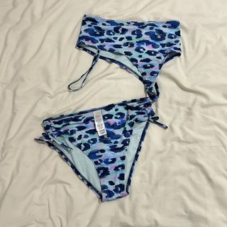 (Category: ) located in . Submitted by lj.collection (Listing ID 1430020477, Image 1). Description: .