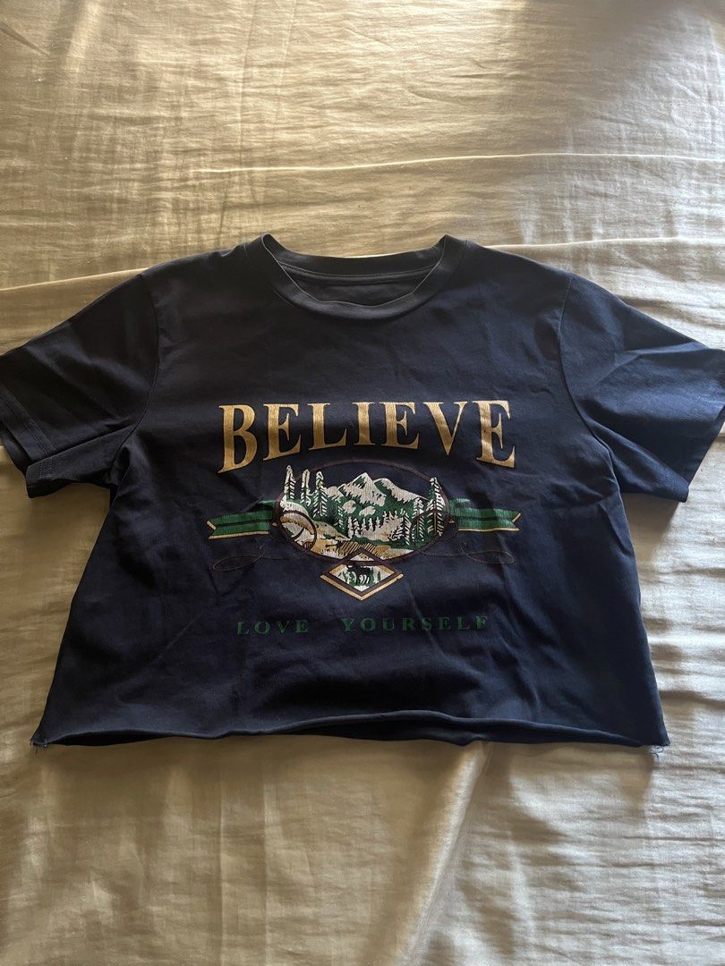 Navy Blue Cropped Graphic Tee (Category: Shirts) located in San Pedro. Submitted by 400less (Listing ID 1429882683, Image 1). Description: s-m gcash payment only.
