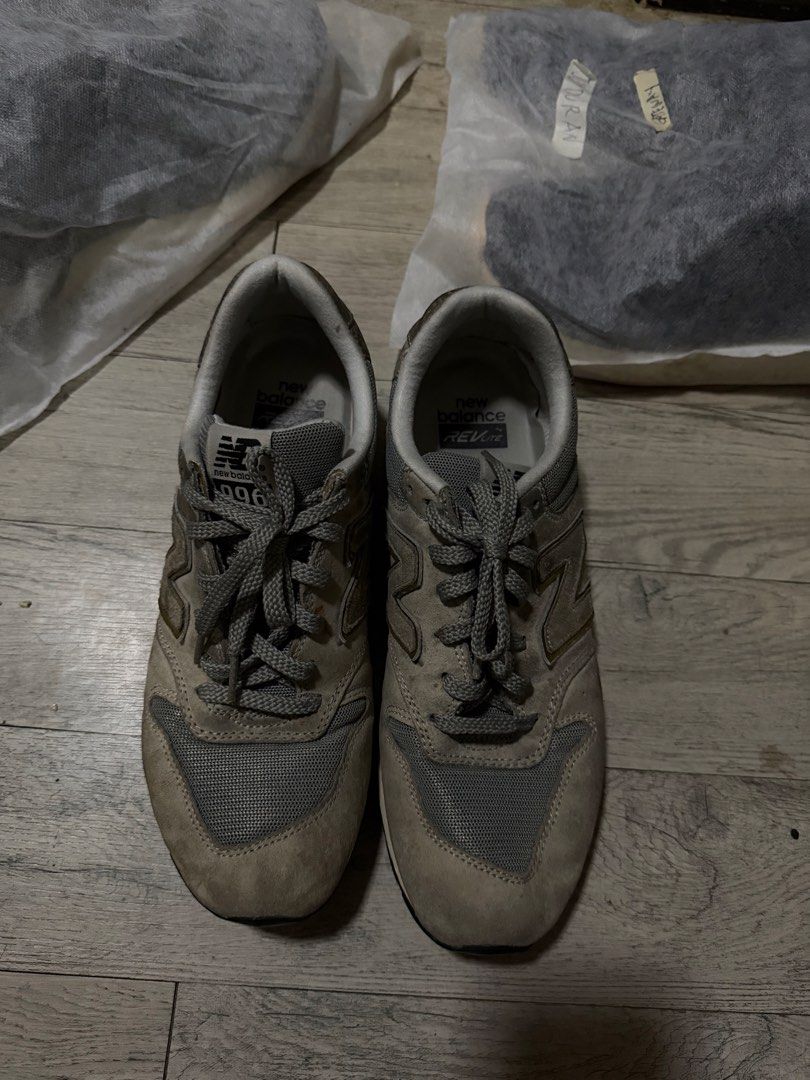 New Balance 996 Sneakers (Category: Sneakers) located in Quezon City. Submitted by jofer1028 (Listing ID 1429998899, Image 2). Description: New balance 996 sneakers Size US 9.5 men’s Issue: Needs cleaning (basic cleaning lang po pinagawa ko) Location: Cubao, QC Delivery via Lalamove Payment via gcash, gotyme, bpi .